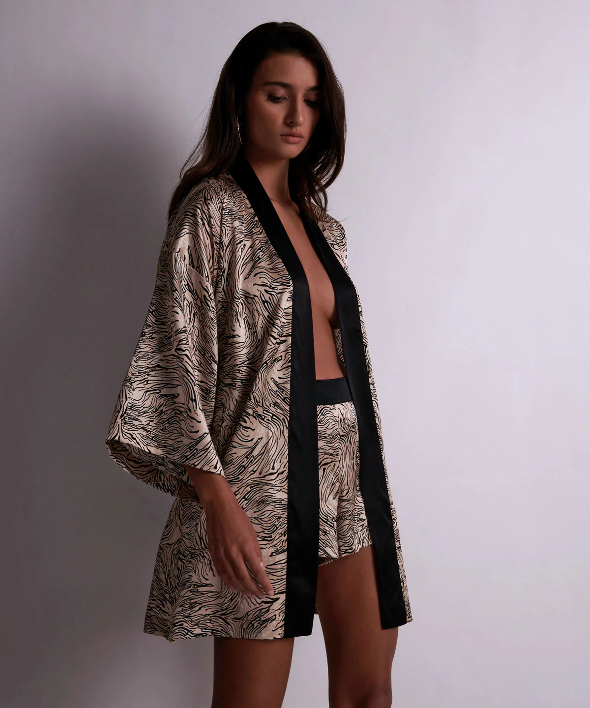Smocky Night Kimono Féline - Image 2